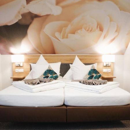 Outlet Hotel เมทซิงเงน ภายนอก รูปภาพ