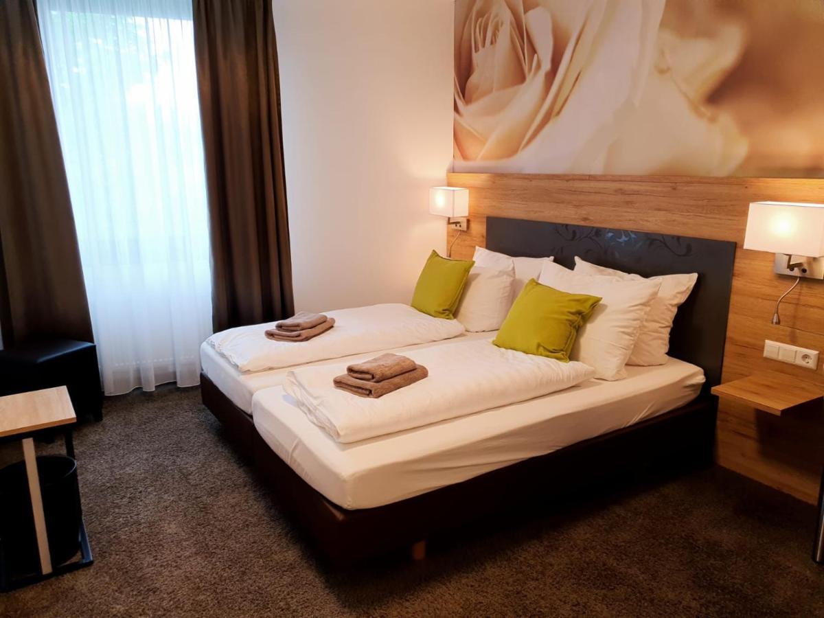 Outlet Hotel เมทซิงเงน ภายนอก รูปภาพ