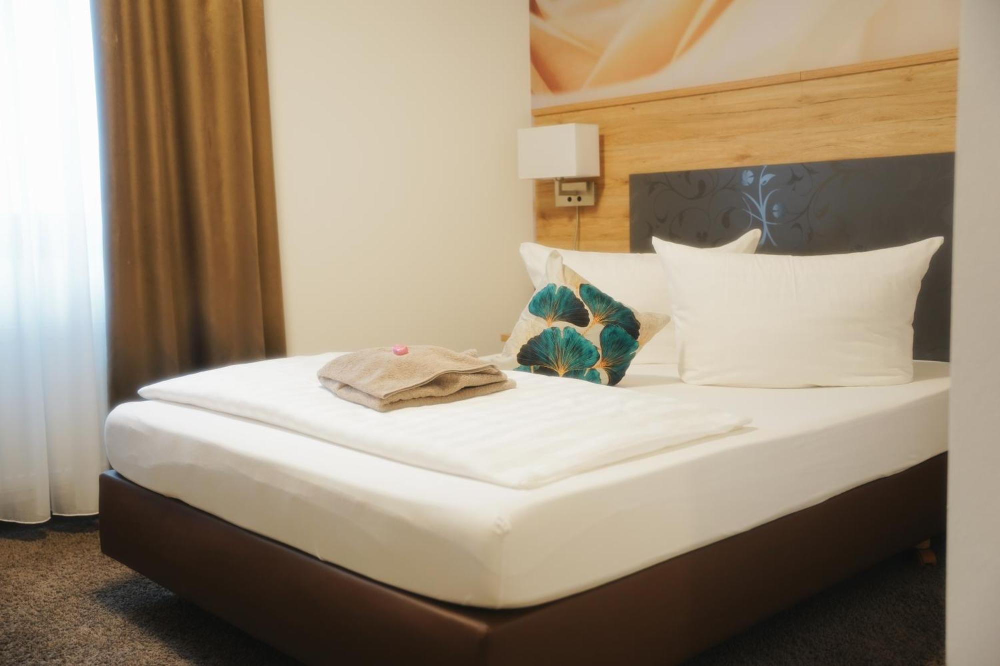 Outlet Hotel เมทซิงเงน ภายนอก รูปภาพ